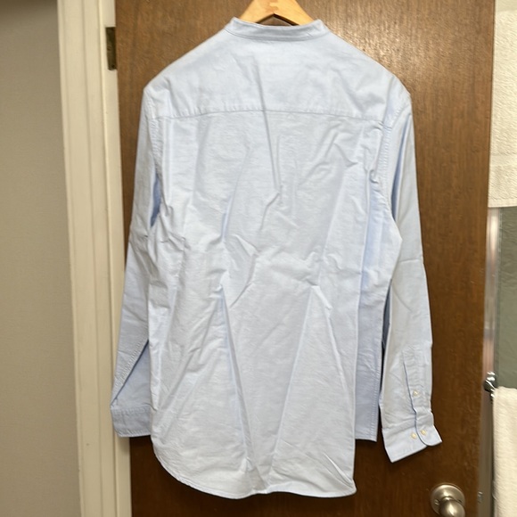Zara Men’s Banded Collar Shirt. Light Blue (Large). - Picture 2 of 5